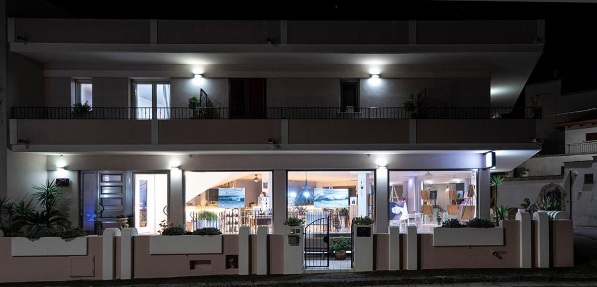 Adua Art Bed & Breakfast Castrignano del Capo Exterior photo